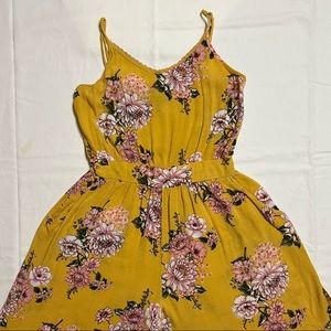 Loose-fit yellow floral romper